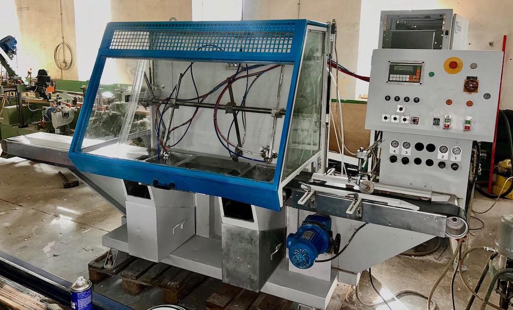 1.Automat-do-lakierowania-listew-MAKOR-CSP4