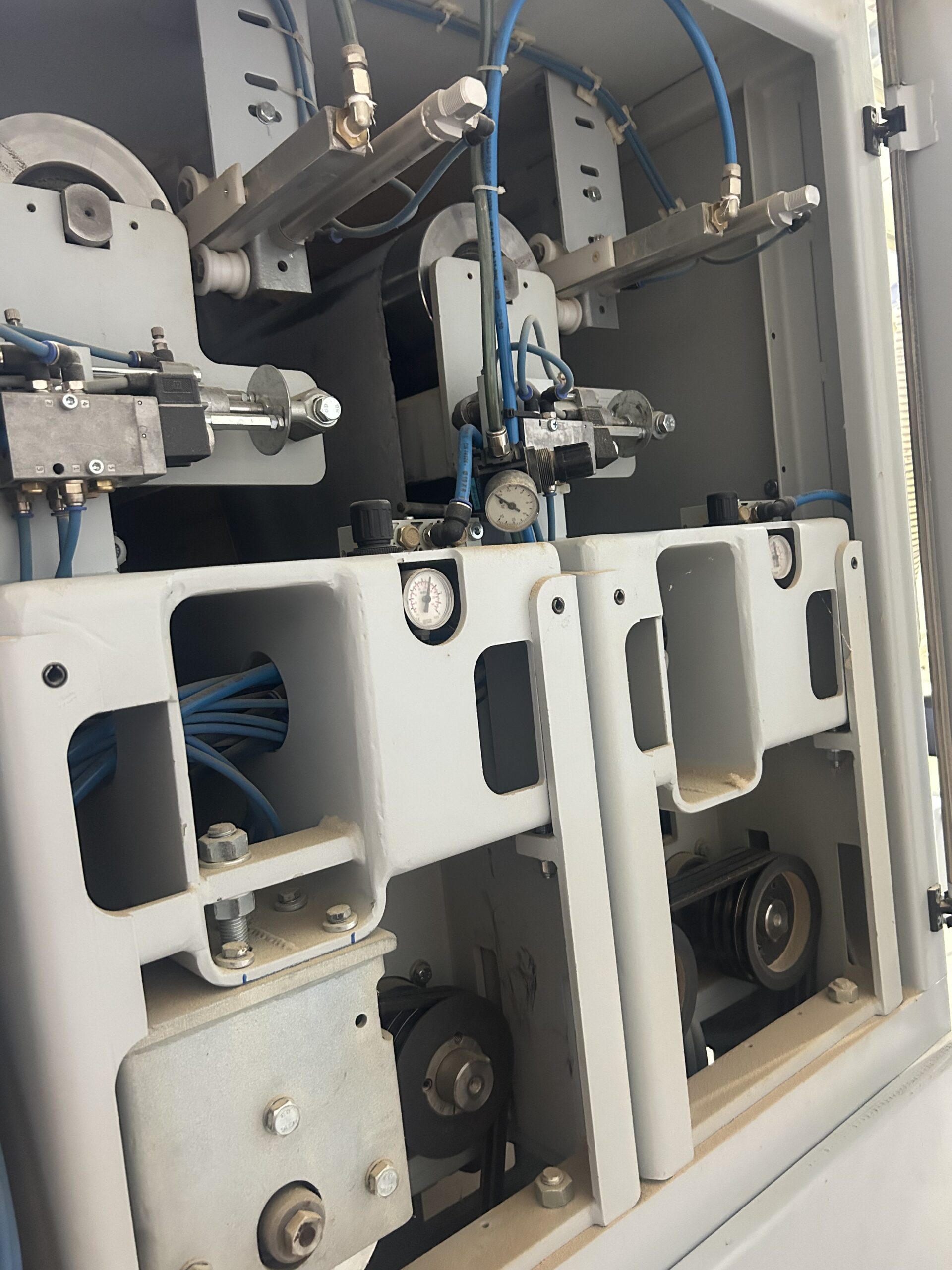 3.Szlifierka-szerokotasmowa-BUTFERING-Lucky