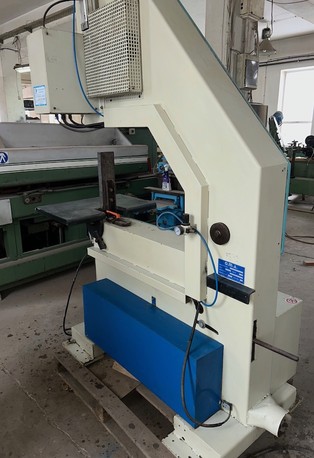 10.Szlifierka-pionowa-O.M.A-do-elementow-krzywoliniowych