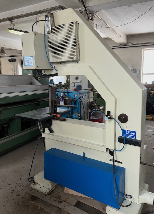 3.Szlifierka-pionowa-O.M.A-do-elementow-krzywoliniowych