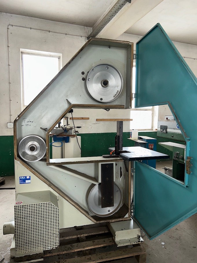 4.Szlifierka-pionowa-O.M.A-do-elementow-krzywoliniowych