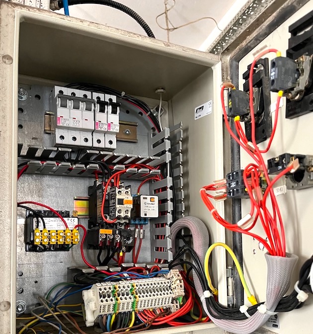 6.Szlifierka-pionowa-O.M.A-do-elementow-krzywoliniowych